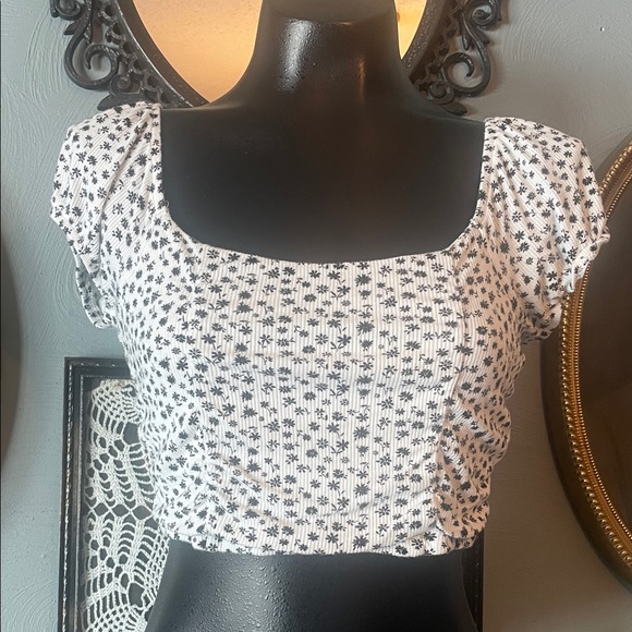 PacSun Tops - PacSun Black and White Floral Crop Top